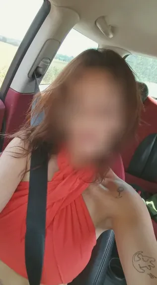Amira, 32
