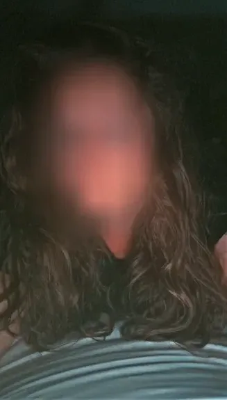 Büsra, 26