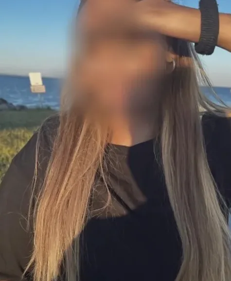 Daniela, 20