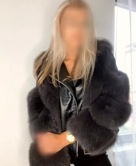 Jana, 28