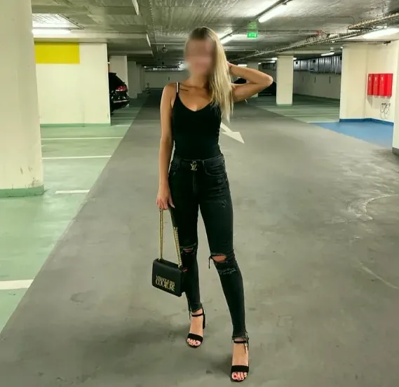 Katrin, 21