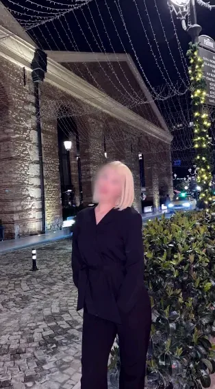 Laura, 21