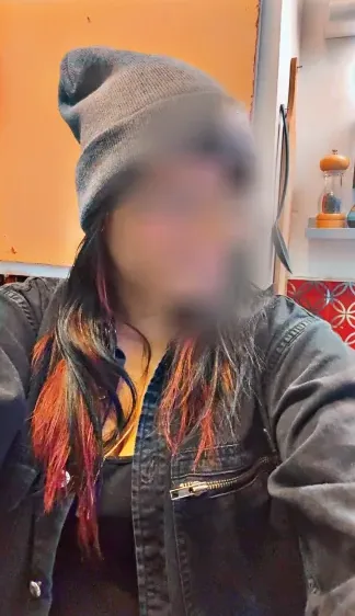 Lucia, 32