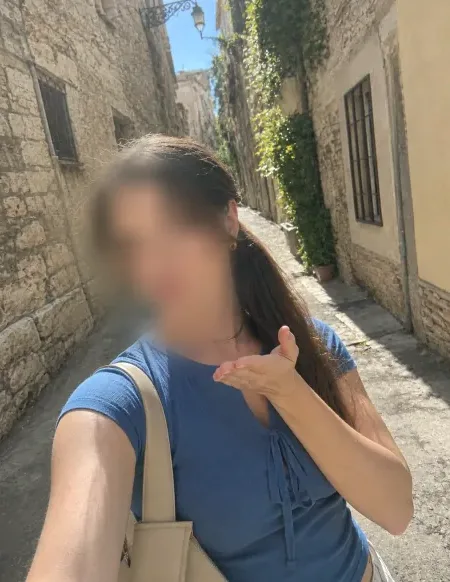 Luisa, 26
