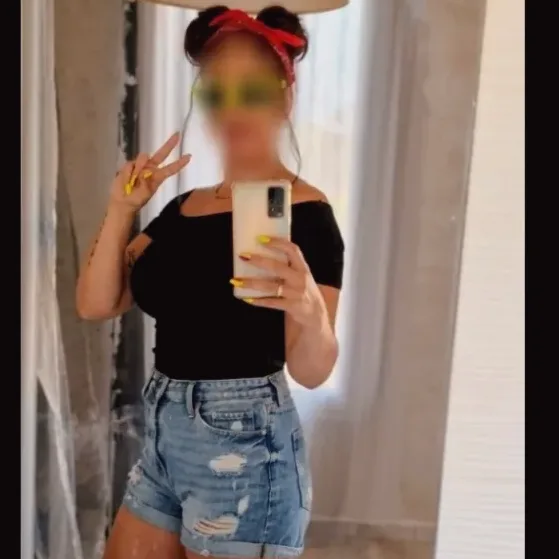 Melina, 37