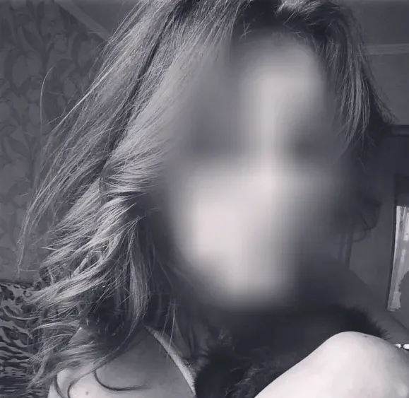 Neele, 28