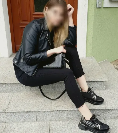 Vanessa, 37